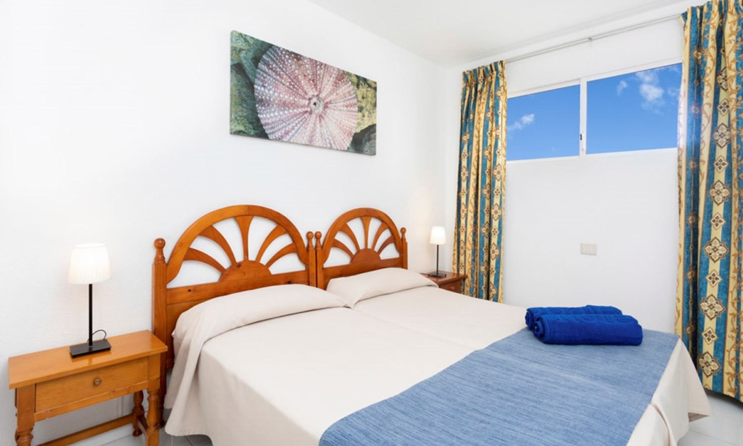 rooms-standard-room-sea-view-with-balcony