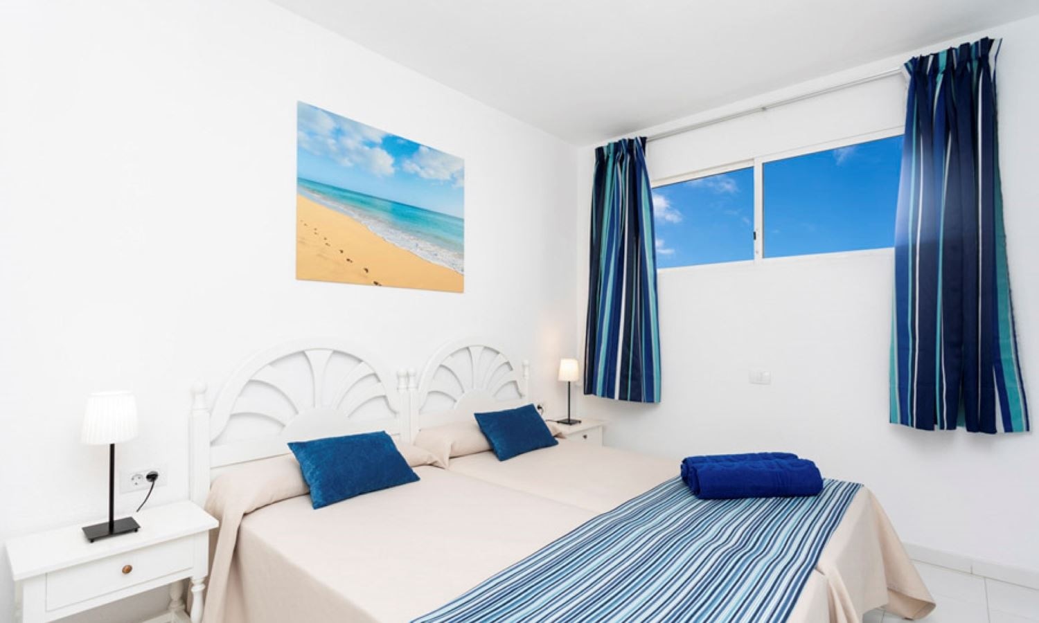 rooms-standard-room-sea-view-with-balcony