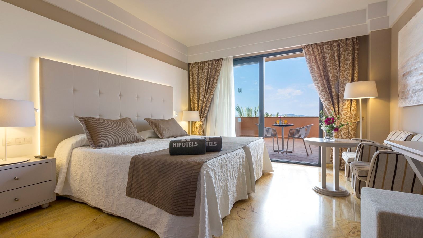 rooms-double-room-balcony