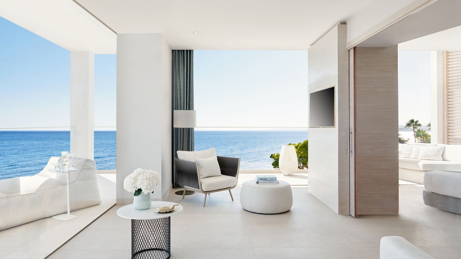 rooms-deluxe-one-bedroom-suite-sea-view