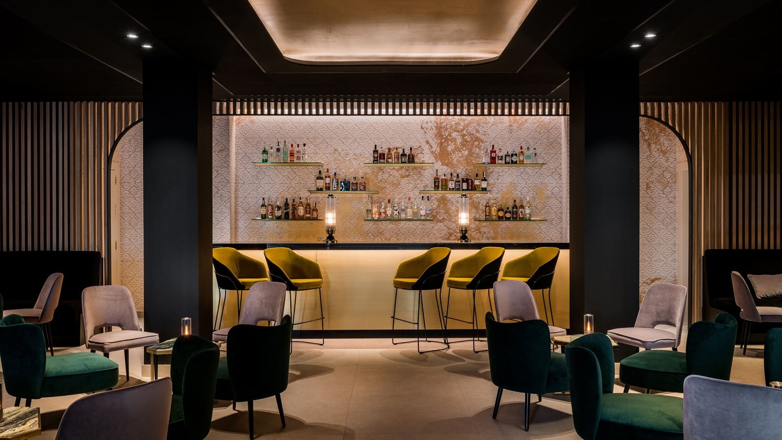 bars-night-club-only-in-high-season