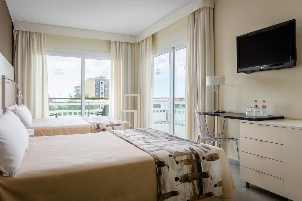 rooms-triple-balcony-or-terrace