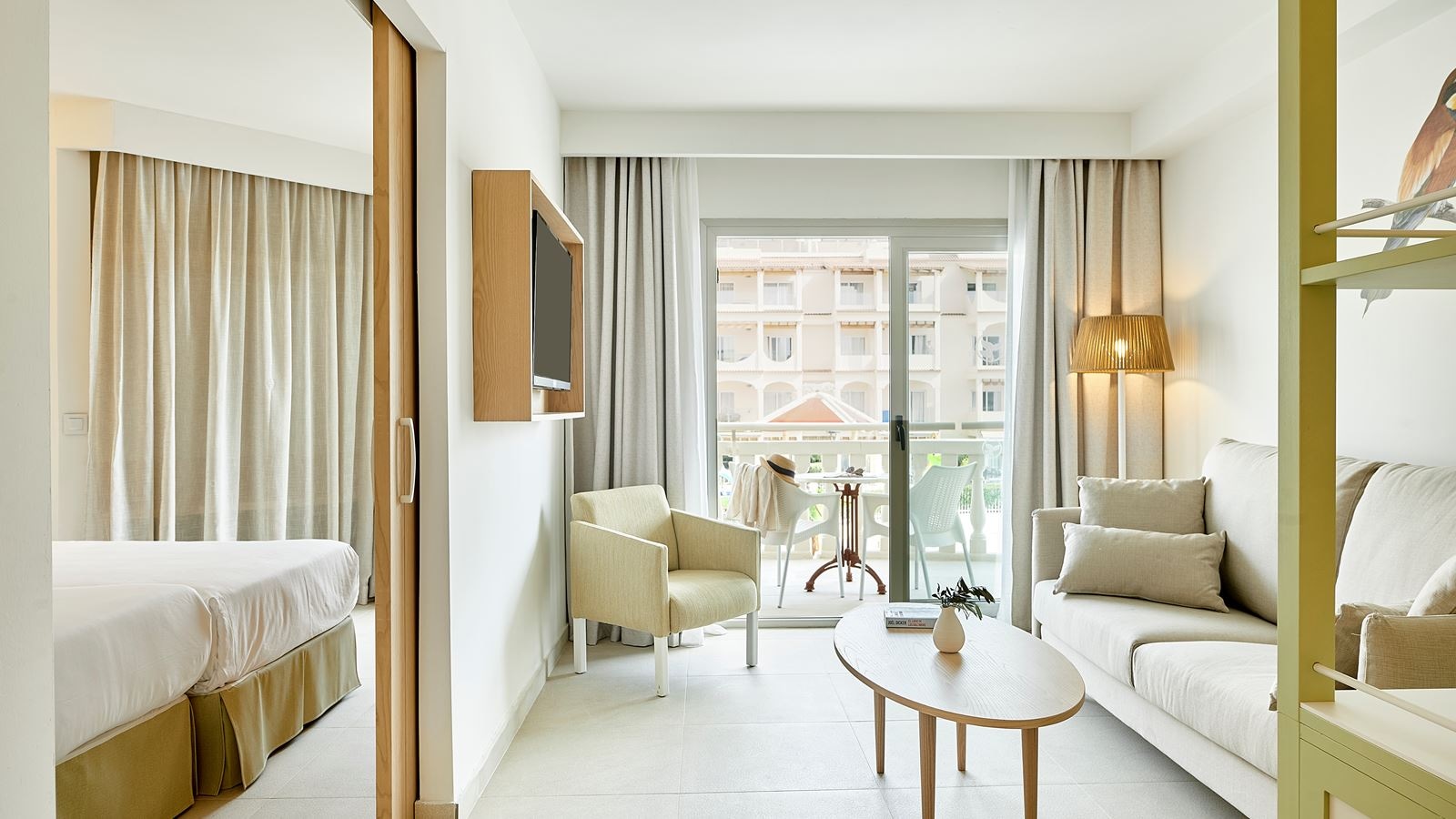 rooms-family-a-with-balcony