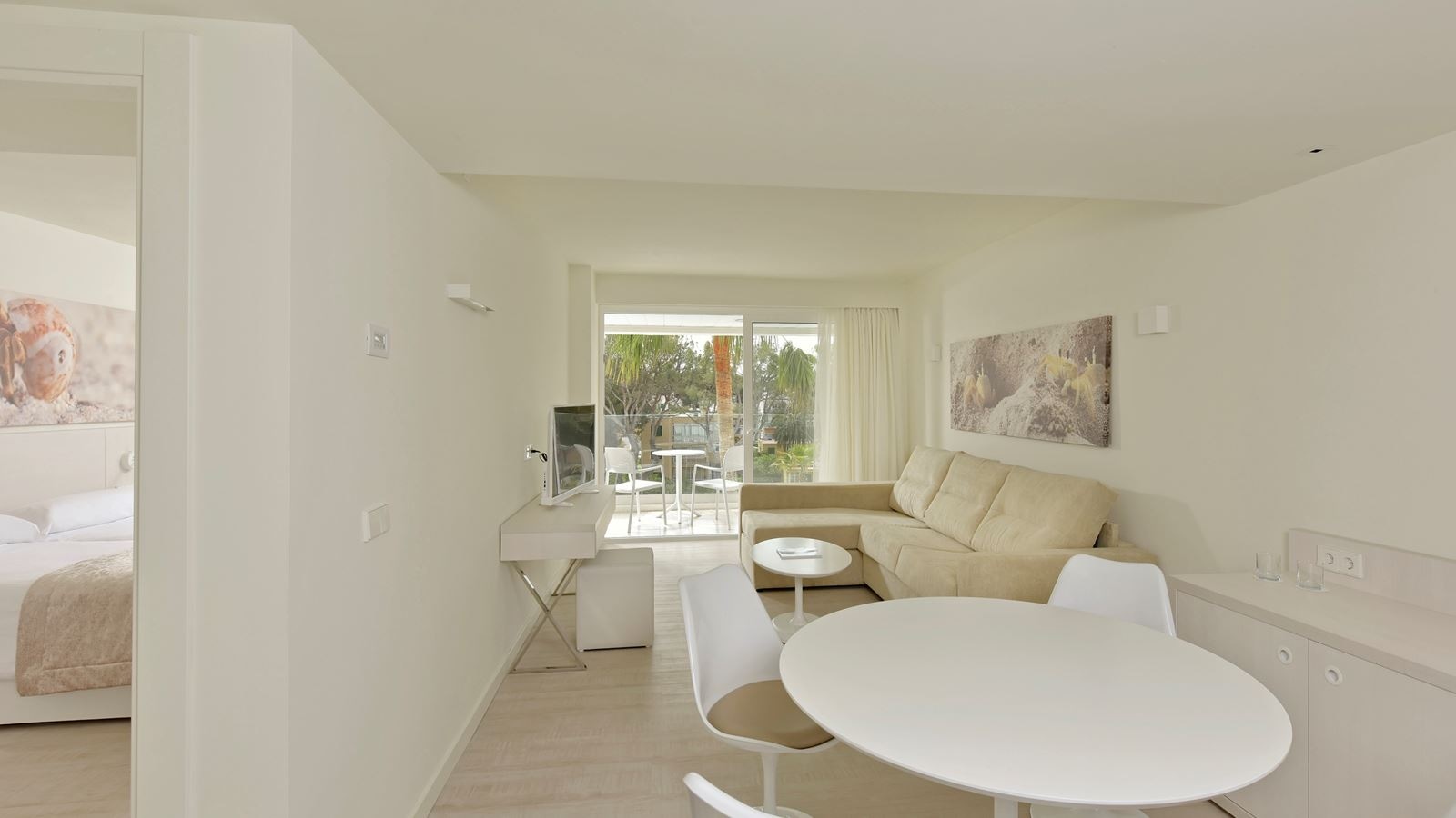 rooms-family-balcony