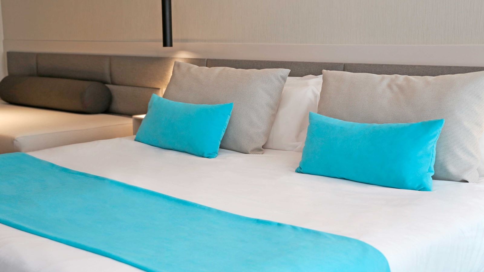 rooms-urban-room-pool-view-balcony-or-terrace