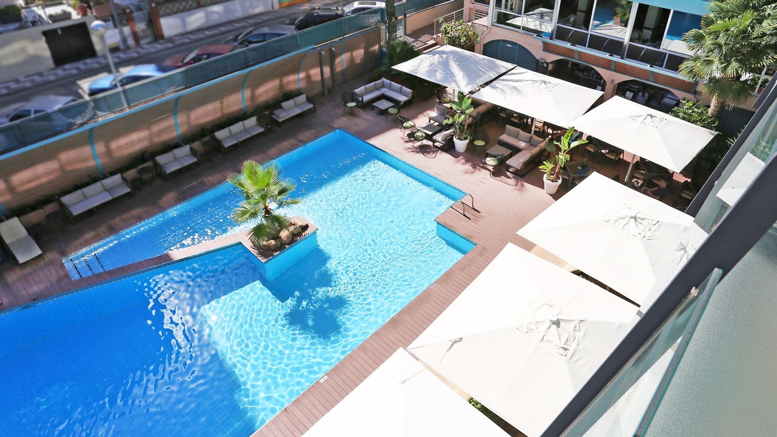 rooms-urban-room-pool-view-balcony-or-terrace