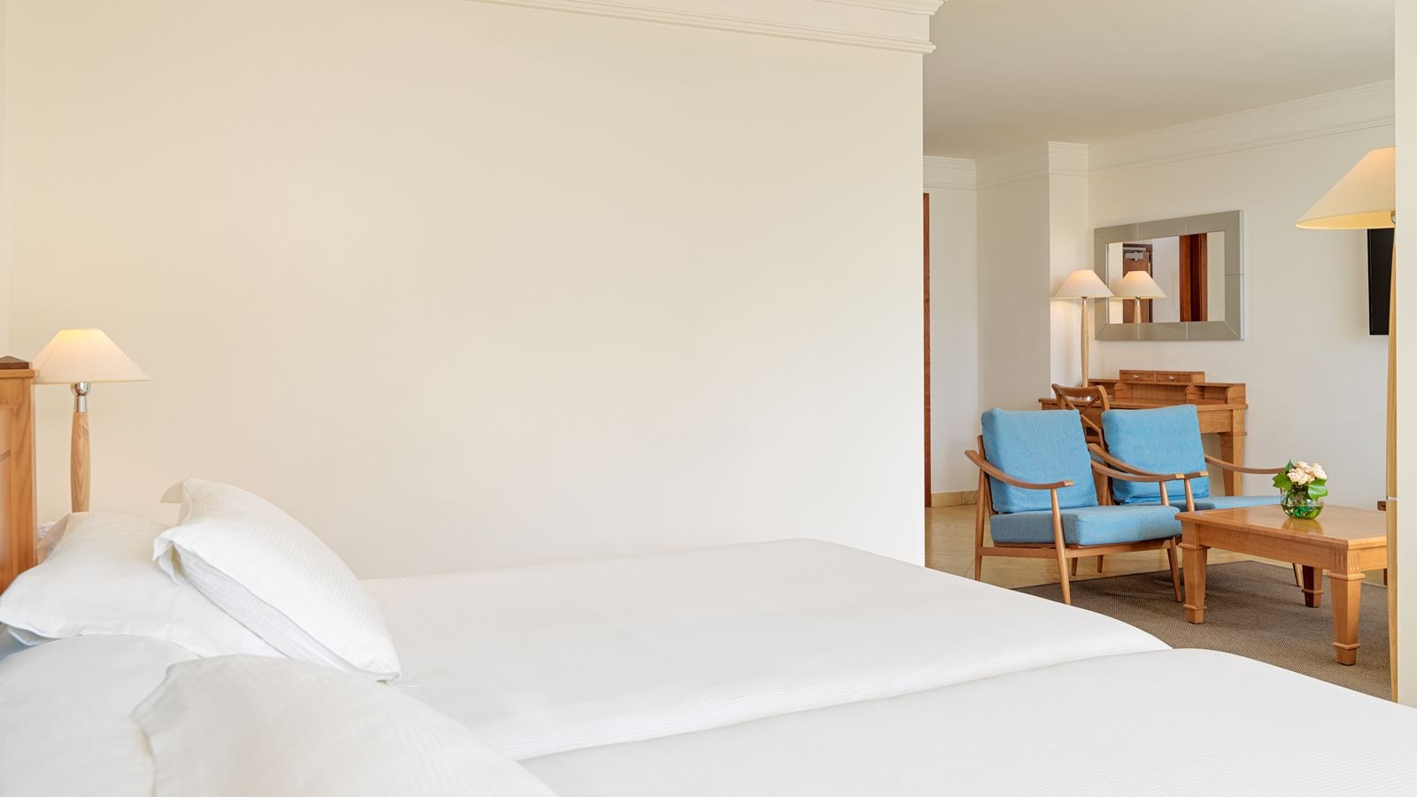 rooms-junior-sutie-balcony