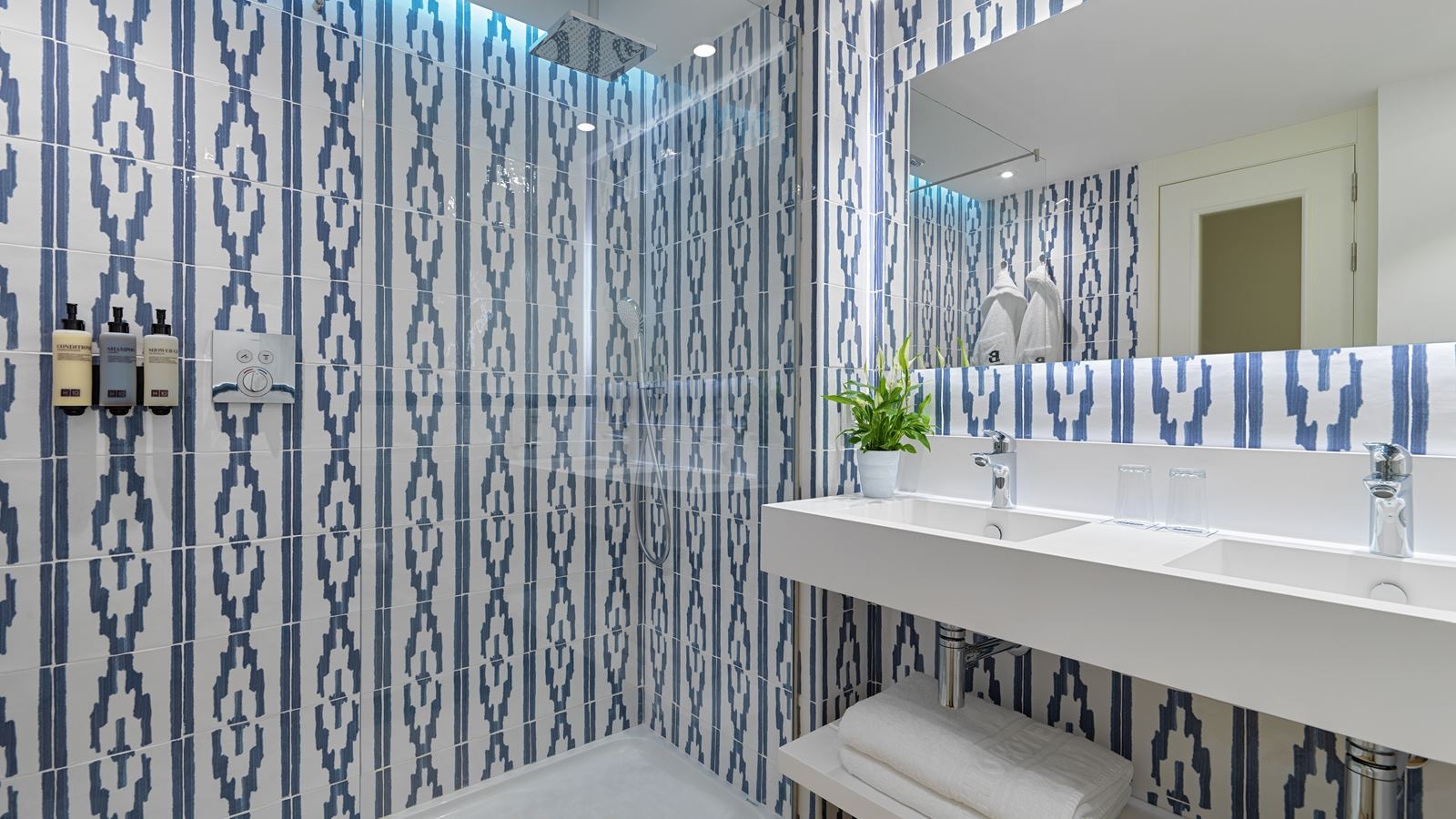 rooms-chill-out-room-seaview-balcony-or-terrace