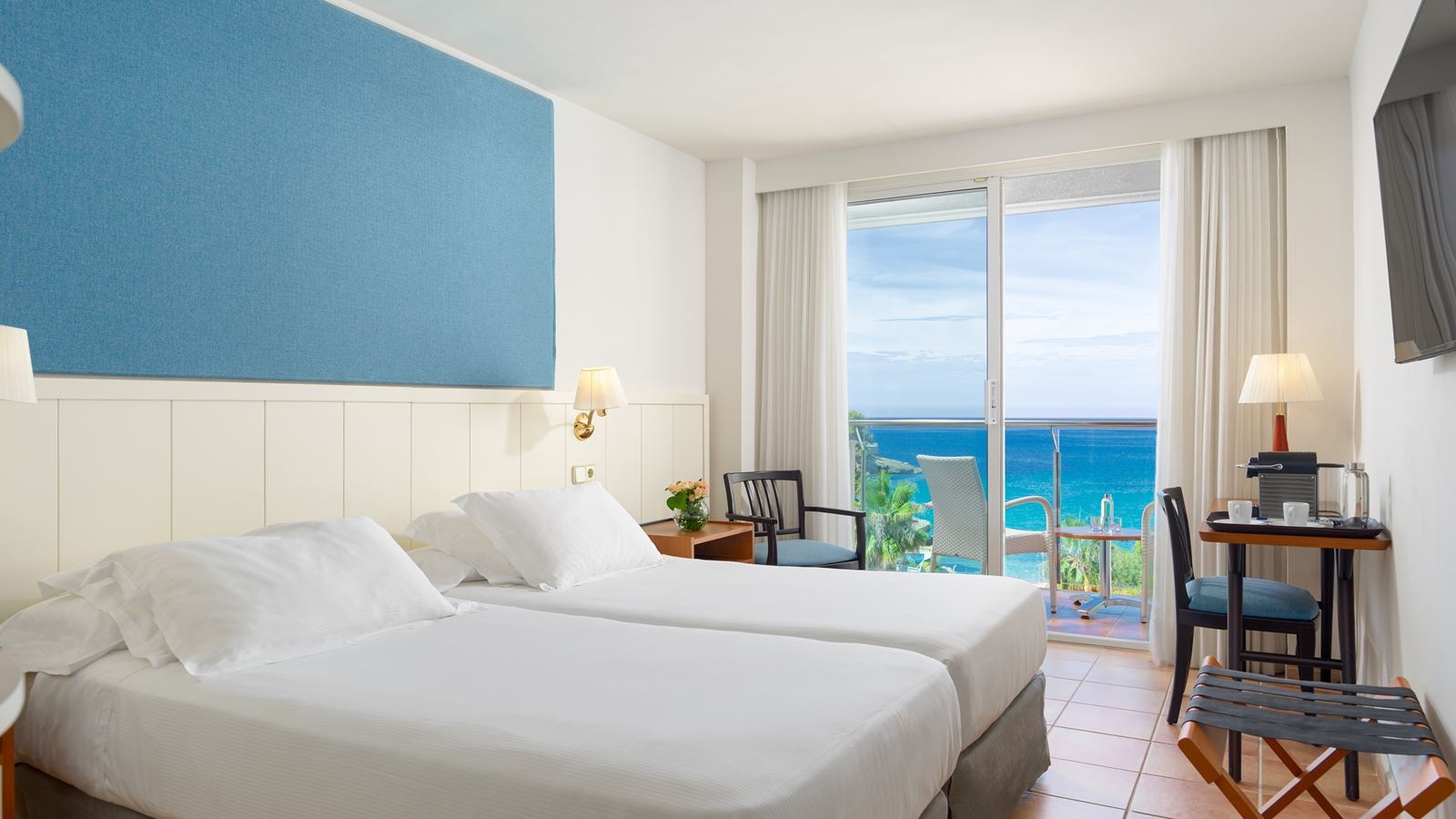 rooms-double-superior-sea-view-balcony-or-terrace