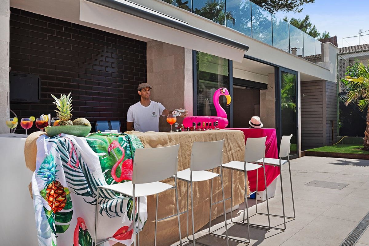 restaurants-apple-bar--pool-bar