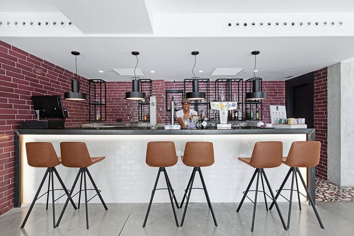 restaurants-snake-bar-lobby-bar