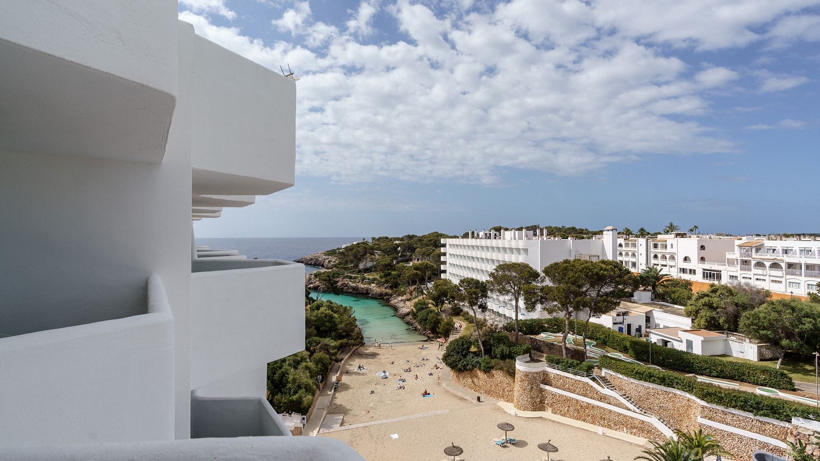 rooms-room-superior-sea-view-balcony