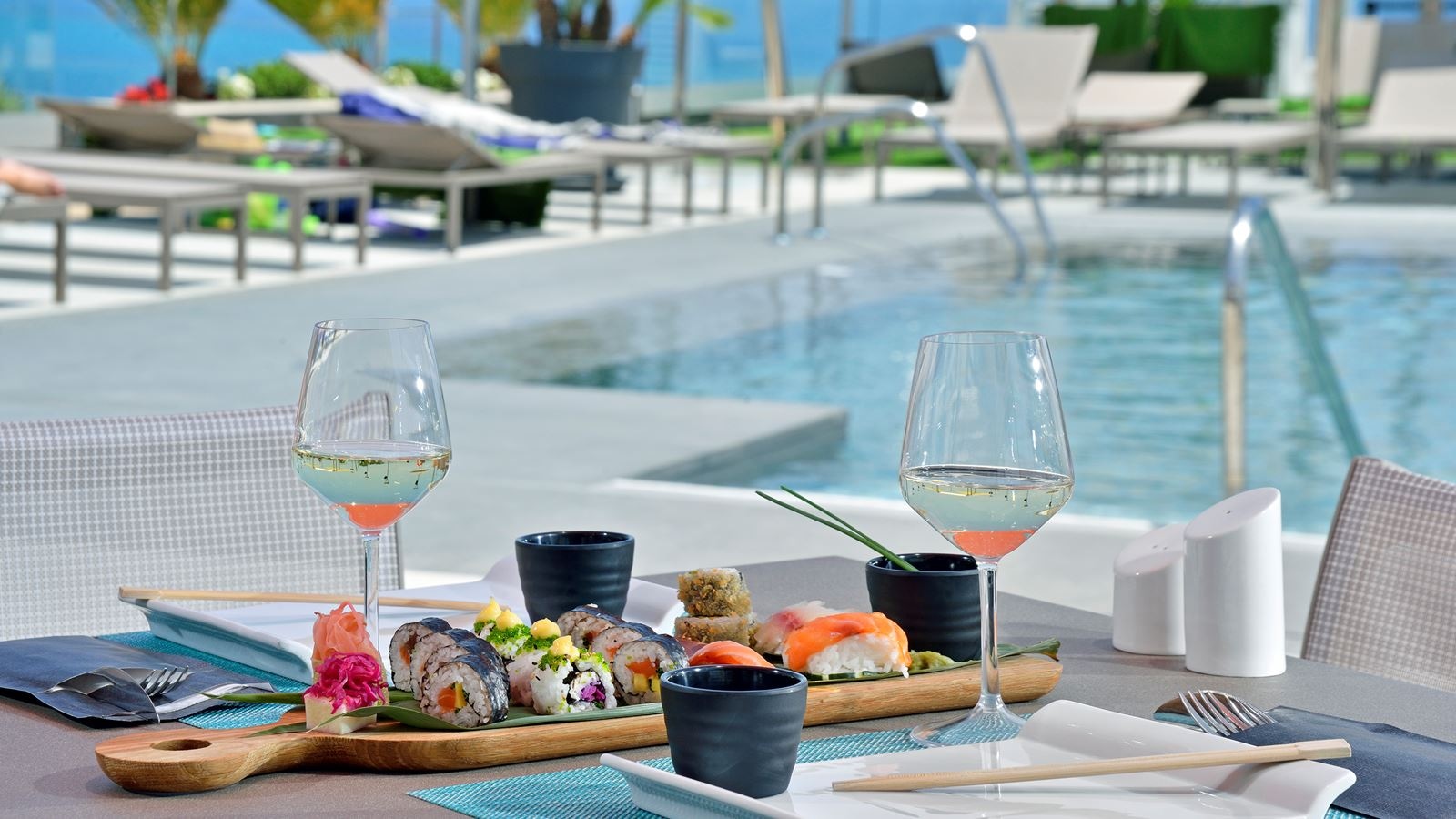 bars-sky--sea-rooftoop-bar