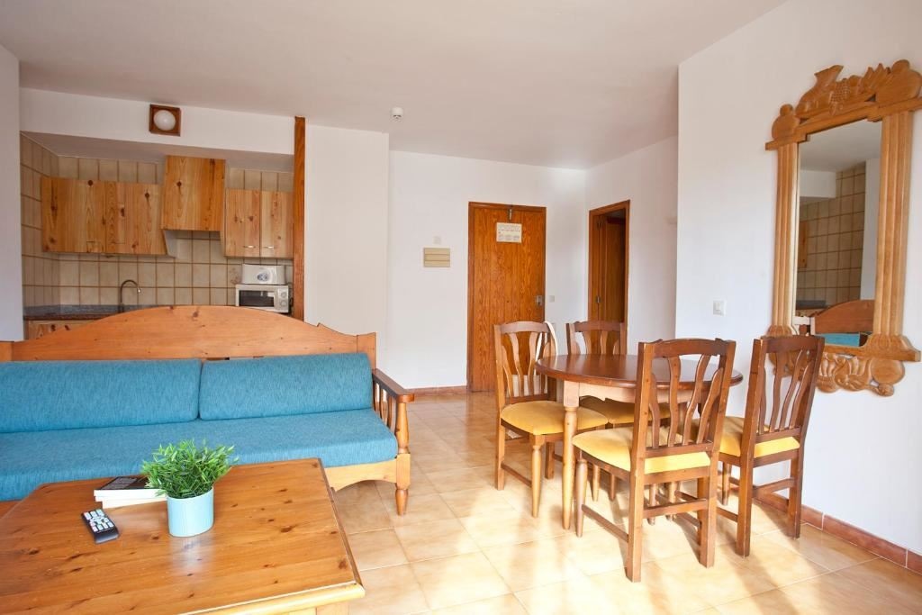 rooms-apartment-balcony-or-terrace