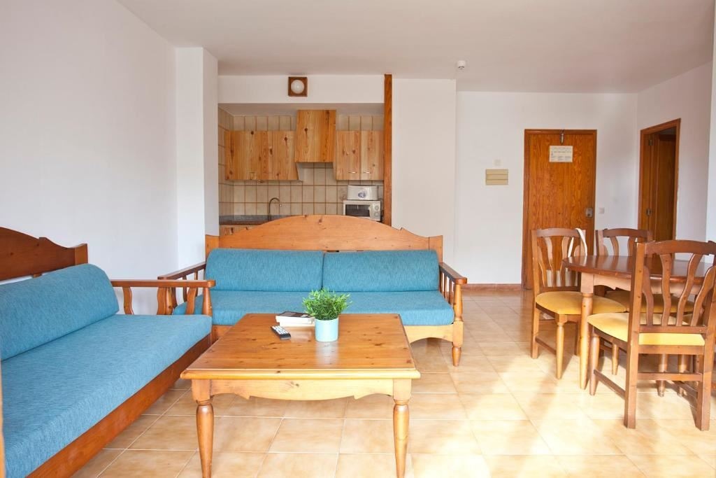 rooms-apartment-balcony-or-terrace