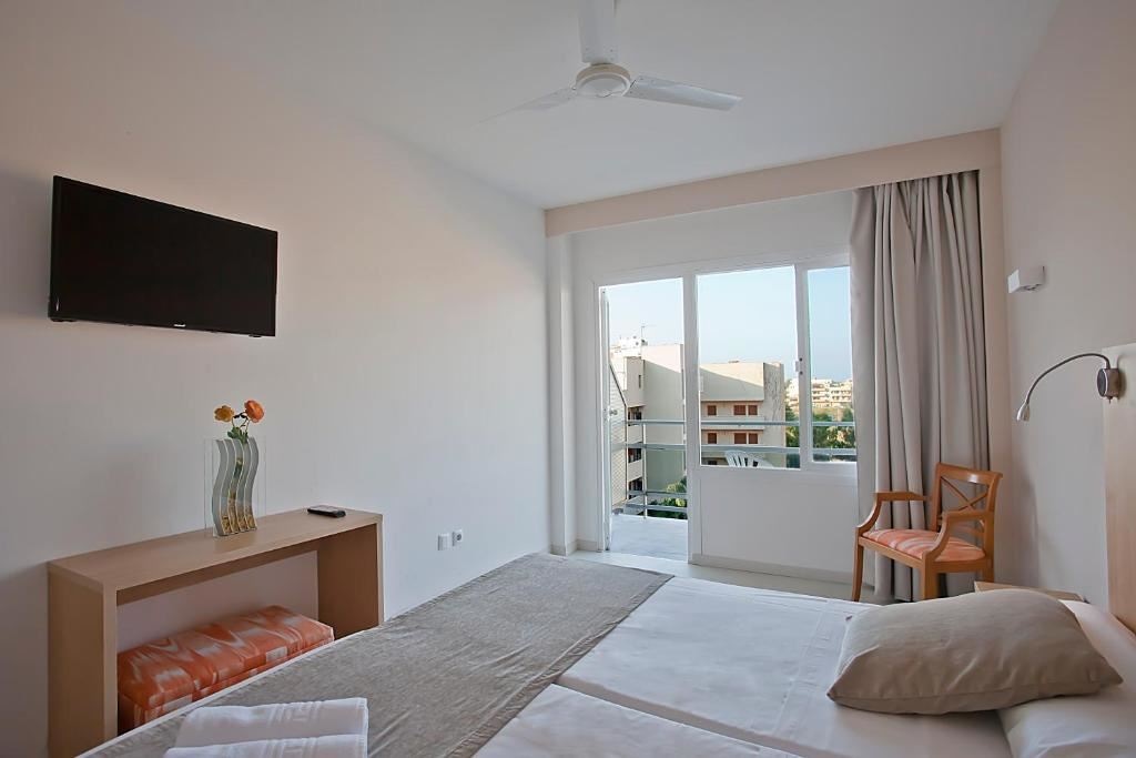 rooms-room-superior-balcony-or-terrace