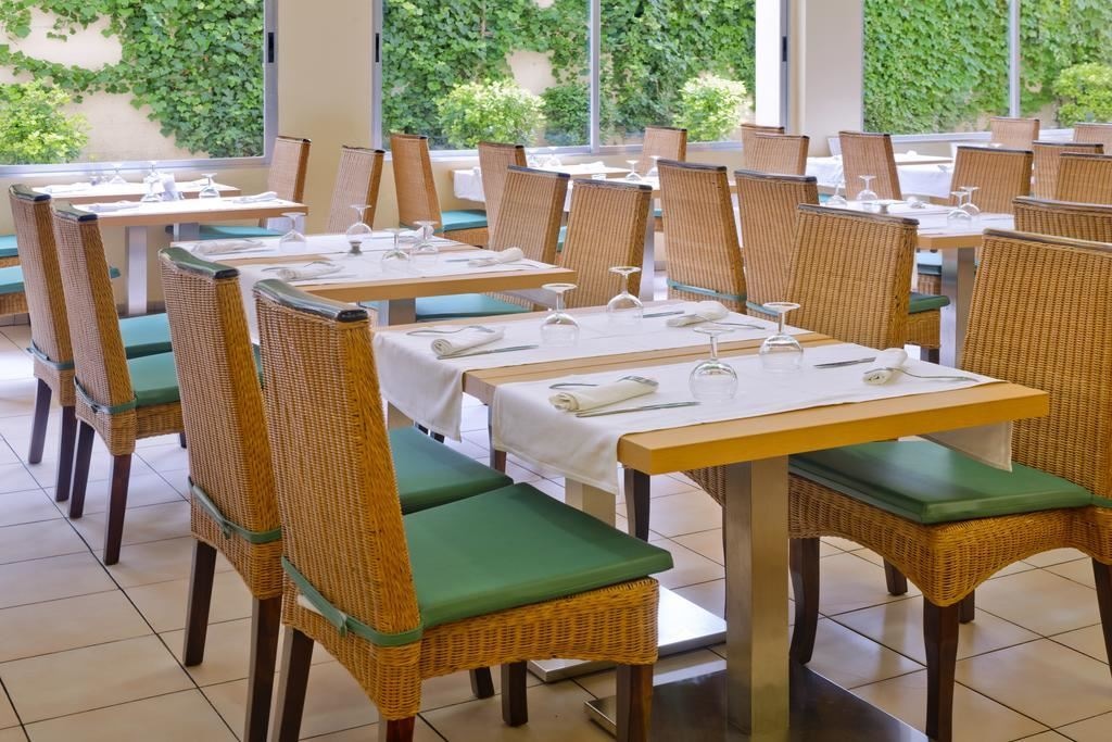 restaurants-restaurant