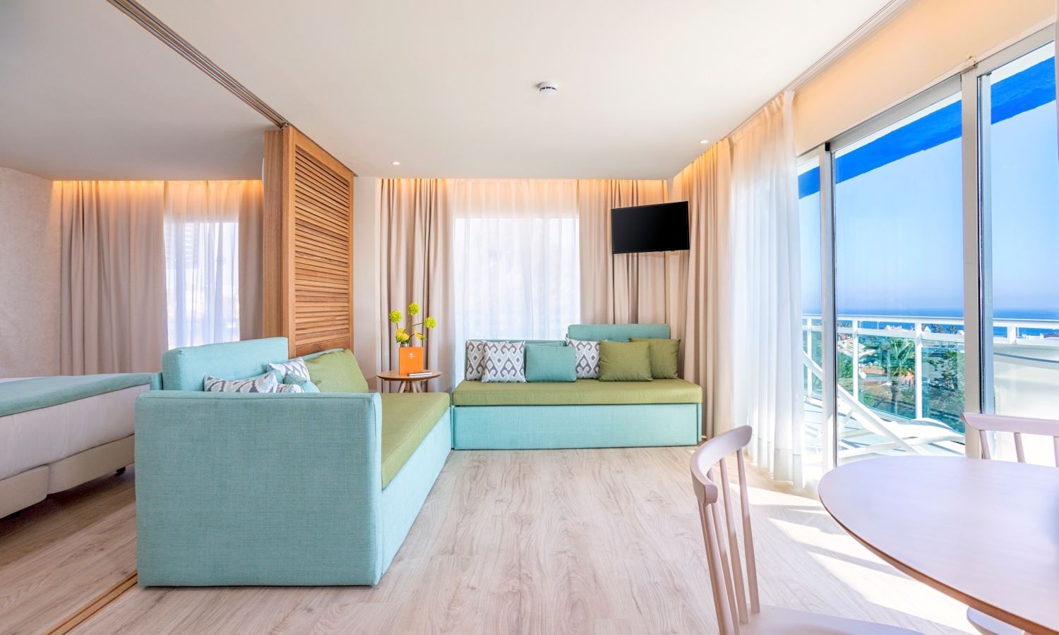 rooms-junior-suite-balcony-or-terrace