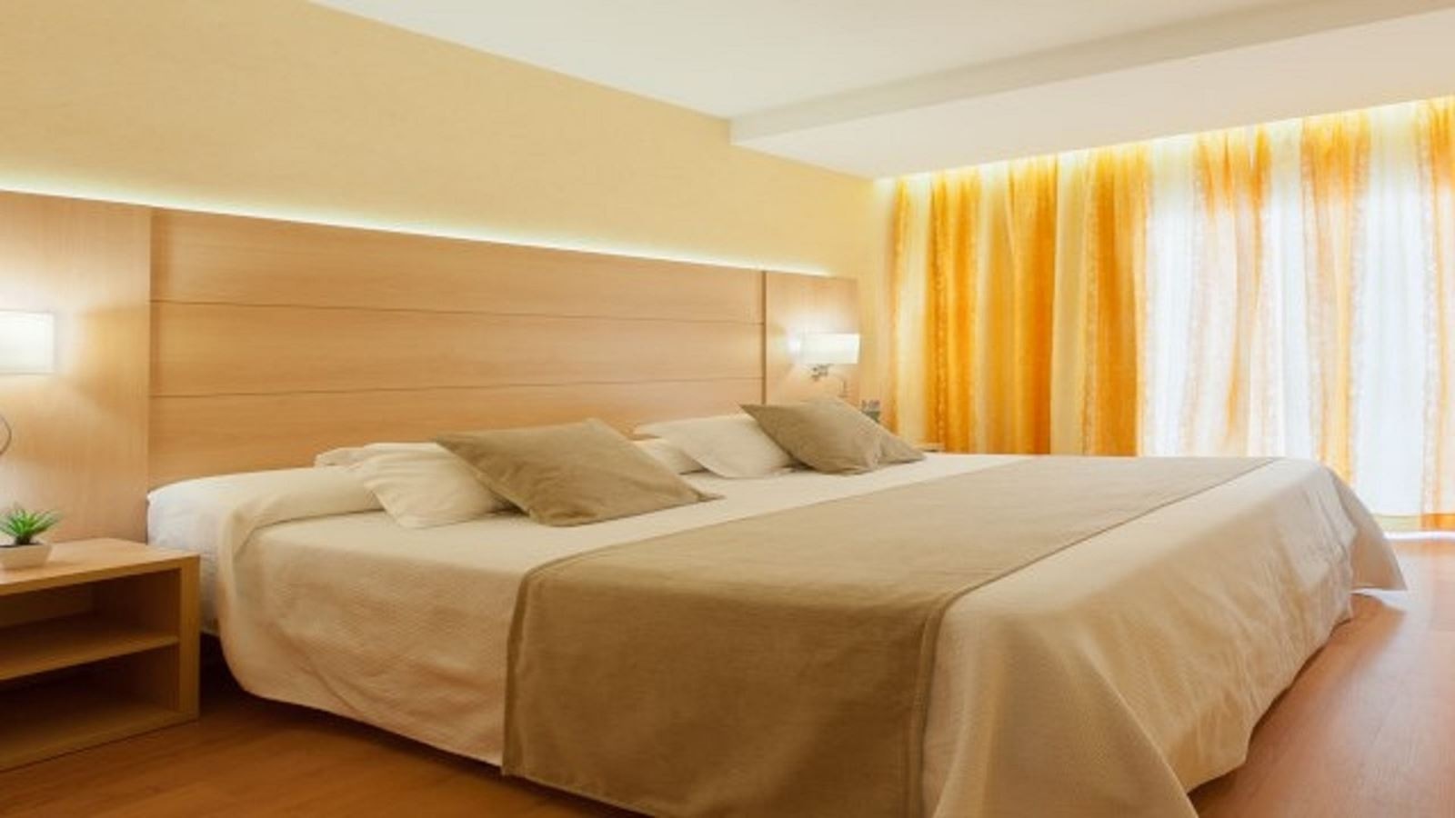 rooms-standard-room-terrace-or-balcony