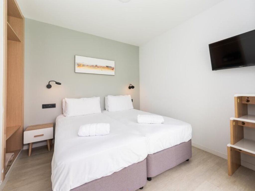 rooms-apartment-24-balcony-or-terrace