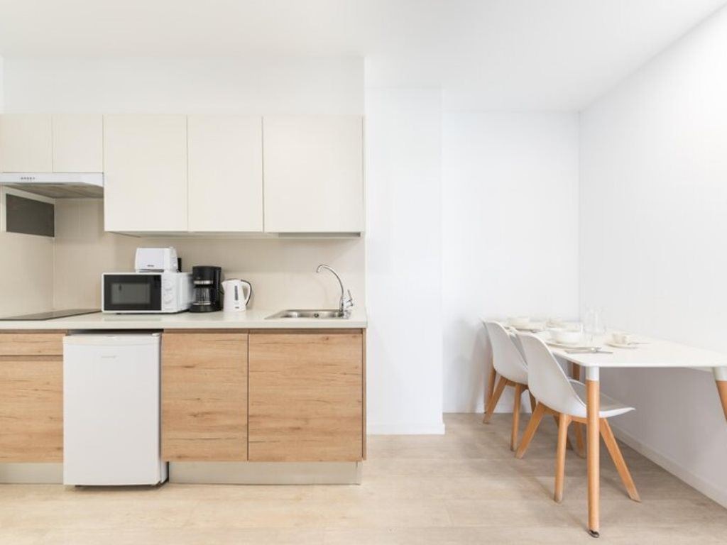 rooms-apartment-24-balcony-or-terrace