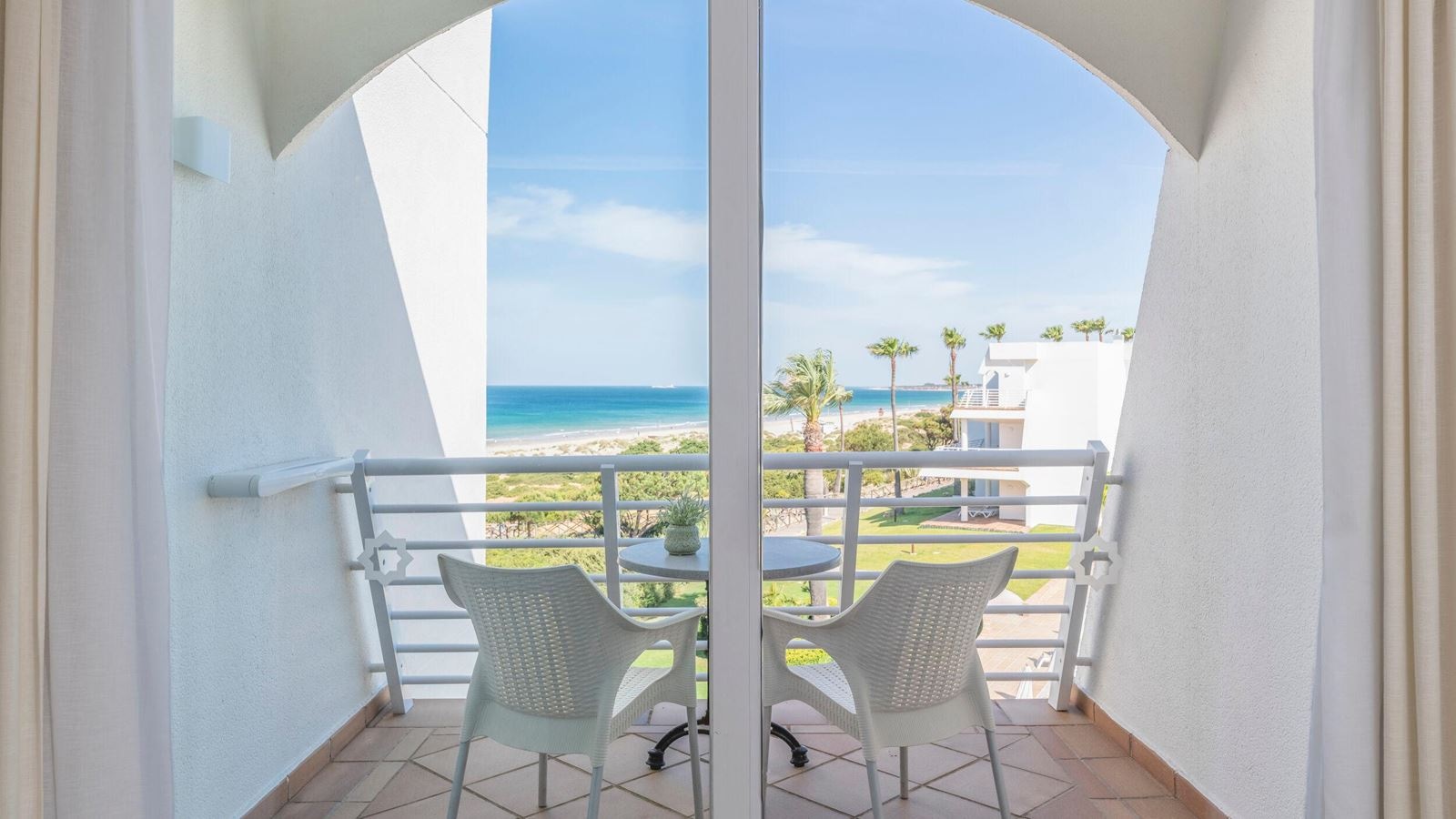 rooms-junior-suite-sea-view-balcony-or-terrace