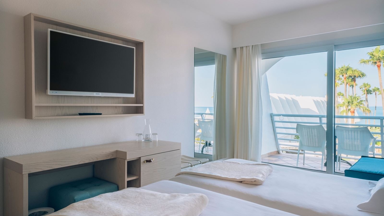 rooms-double-sea-view-balcony-or-terrace