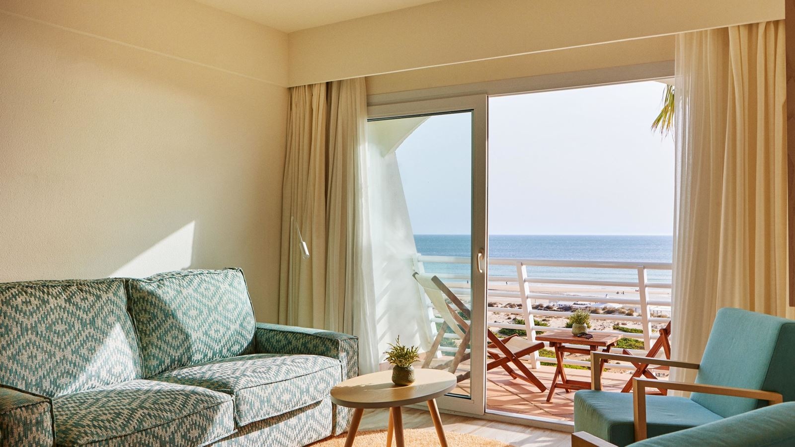rooms-suite-sea-view-beachfront