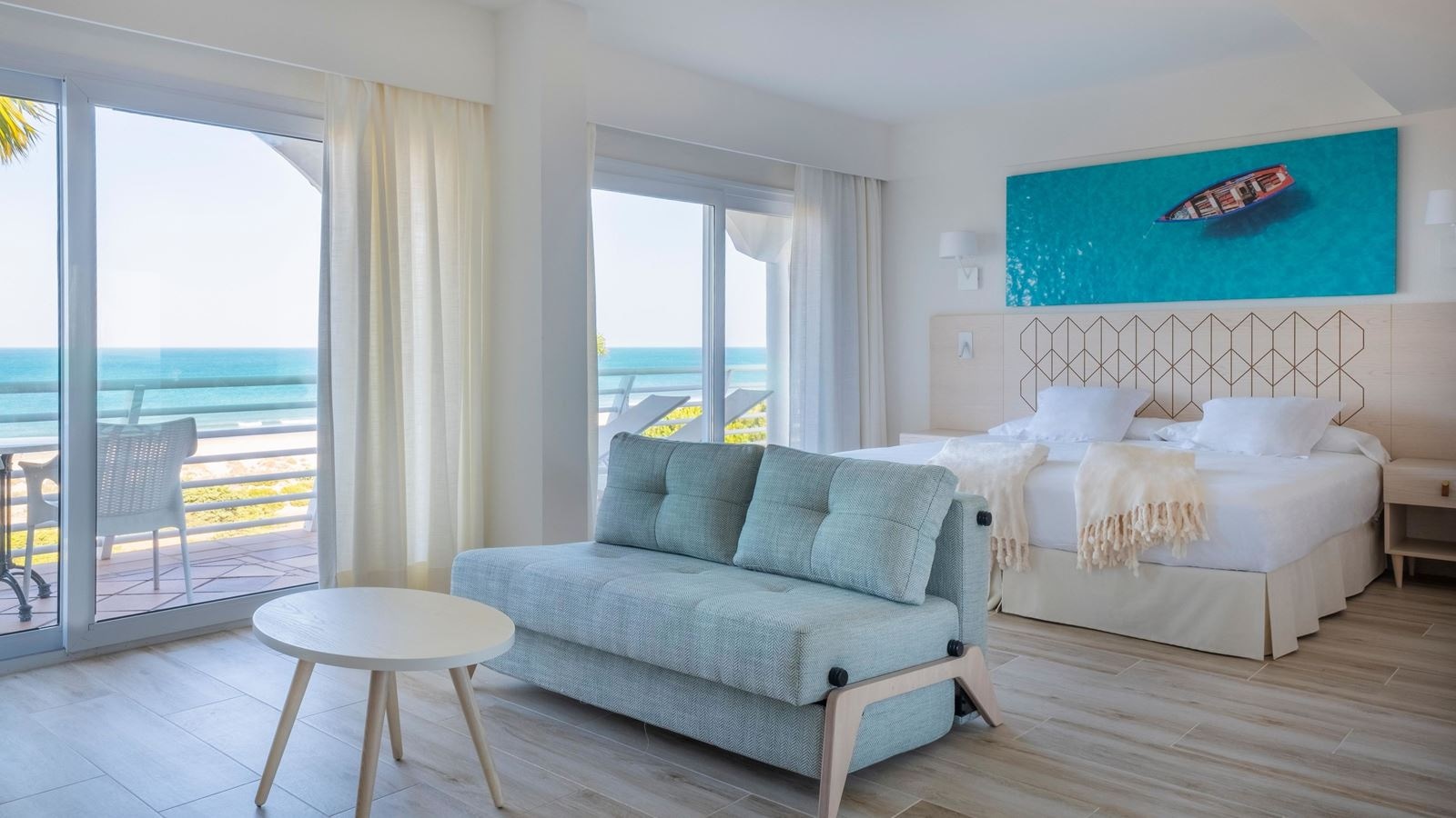 rooms-juniior-suite-sea-view-beachfront