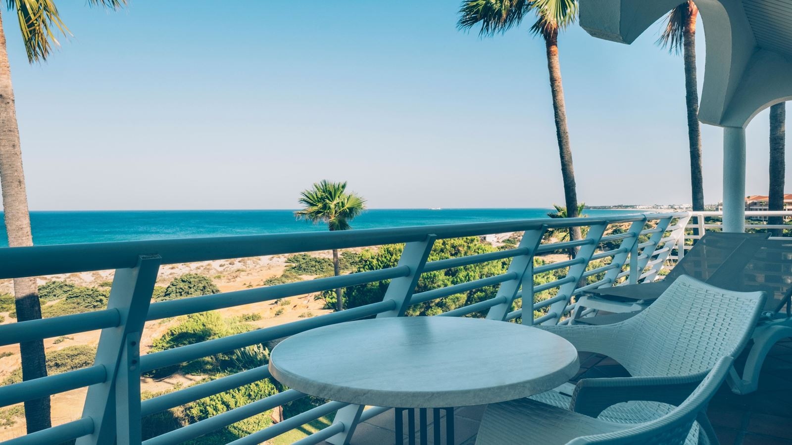 rooms-juniior-suite-sea-view-beachfront