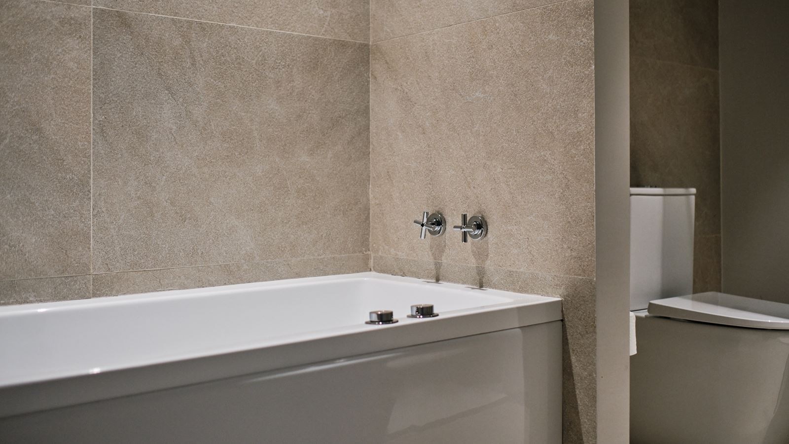 rooms-s2b-one-bedroom-suite-balcony-or-terrace