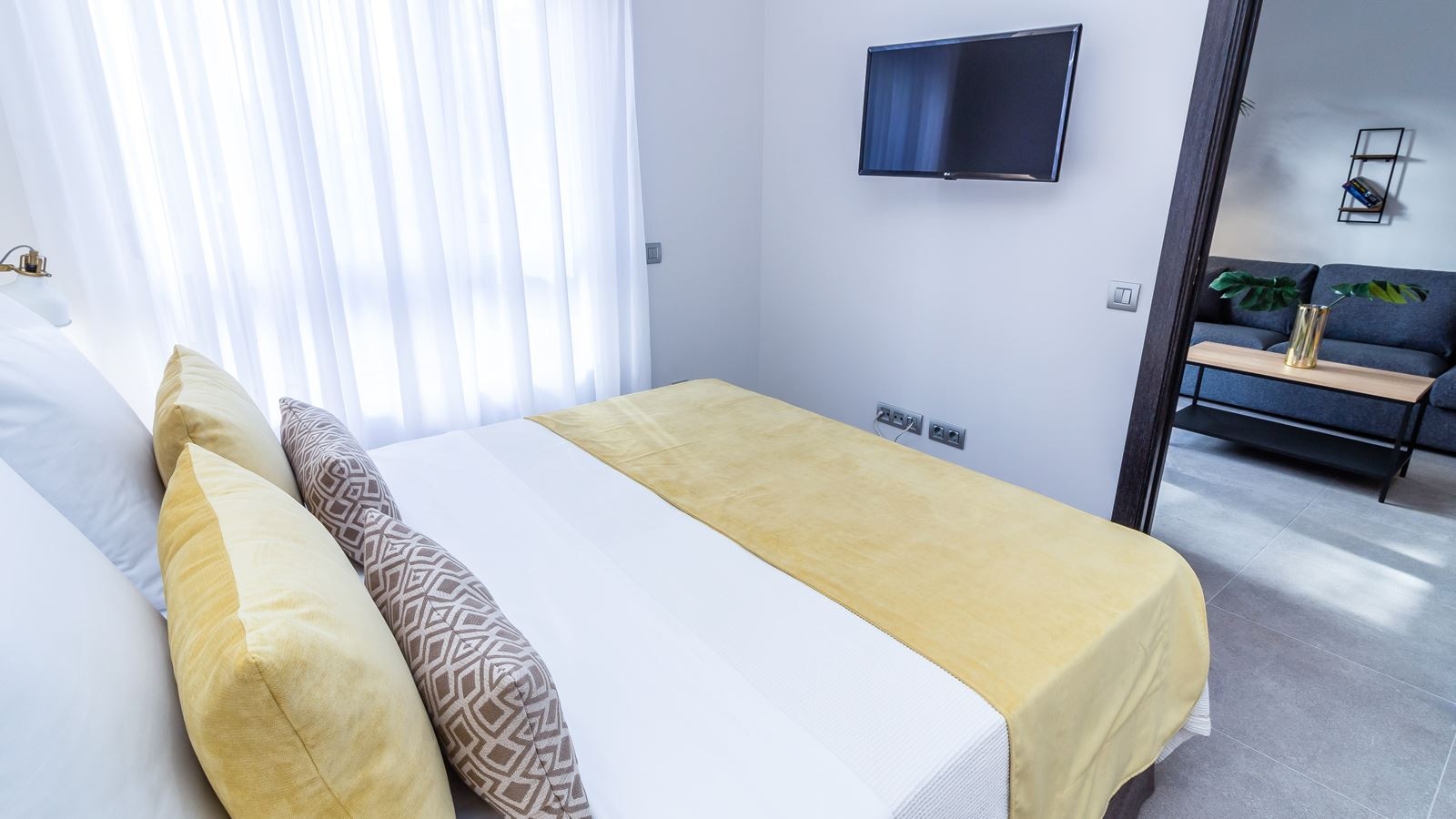 rooms-deluxe-suite-2-bedrooms