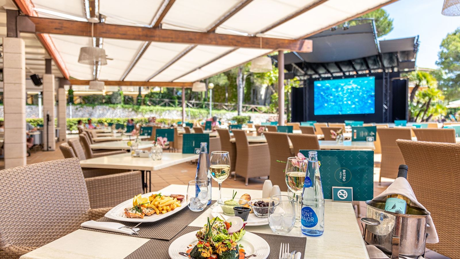 restaurants-bluemoon-bistro