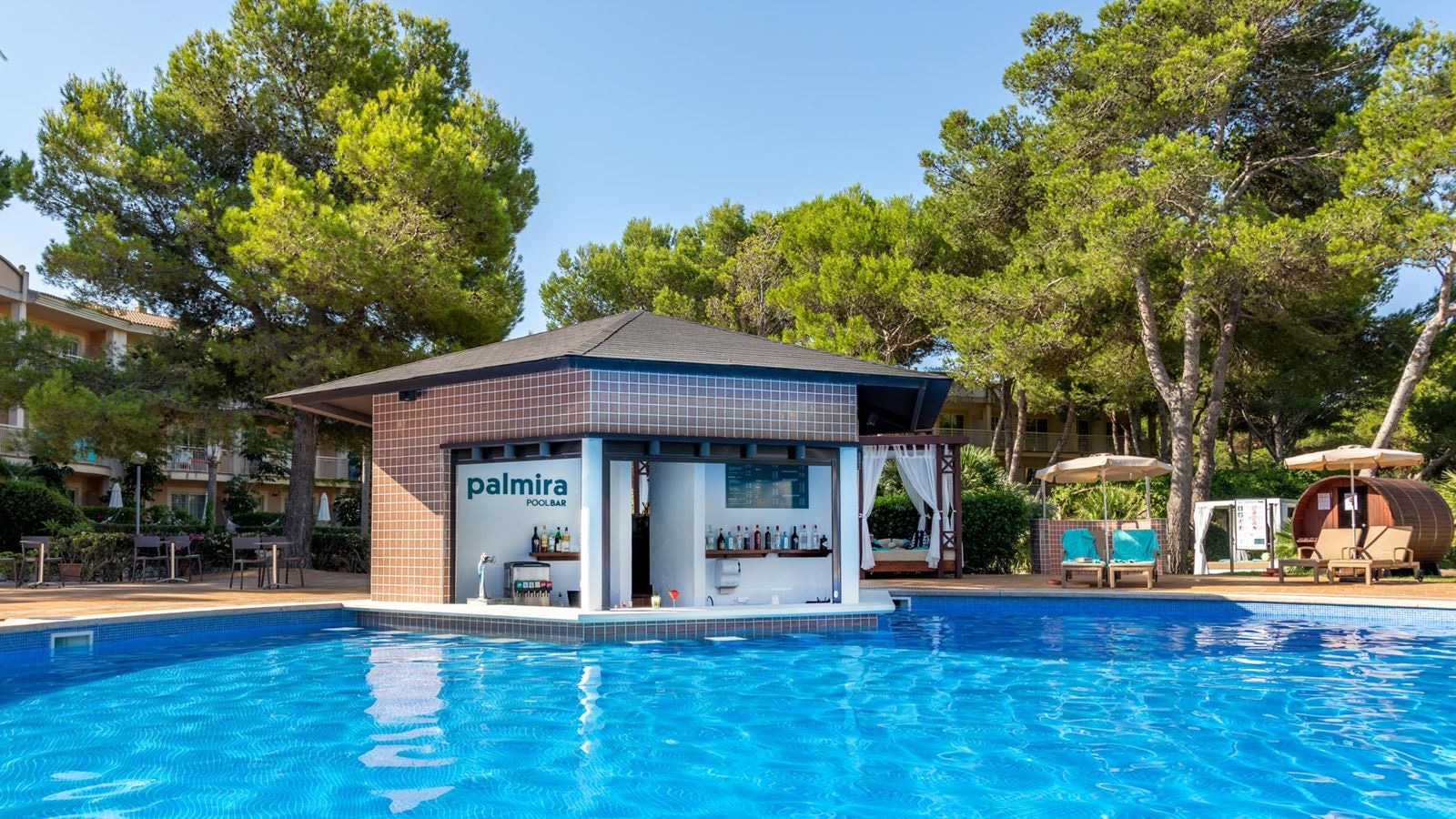 bars-palmira-swim-up-bar