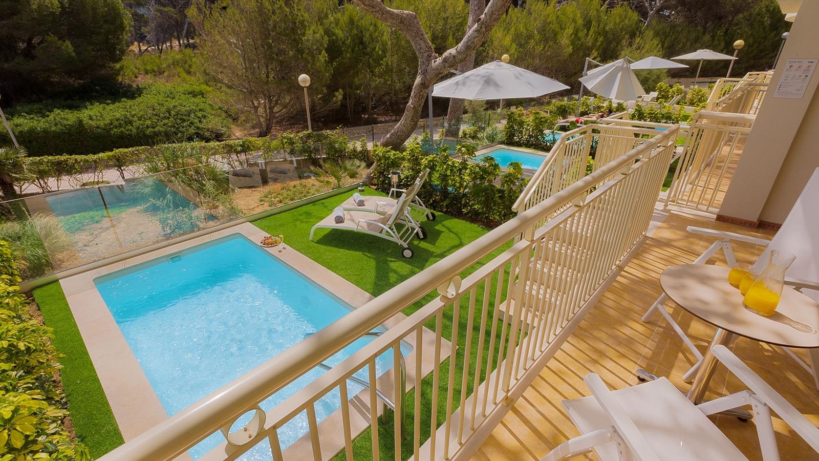 rooms-junior-suite-with-private-pool-selection-club