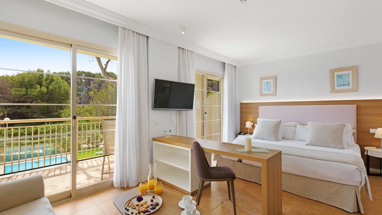 rooms-junior-suite-with-private-pool-selection-club