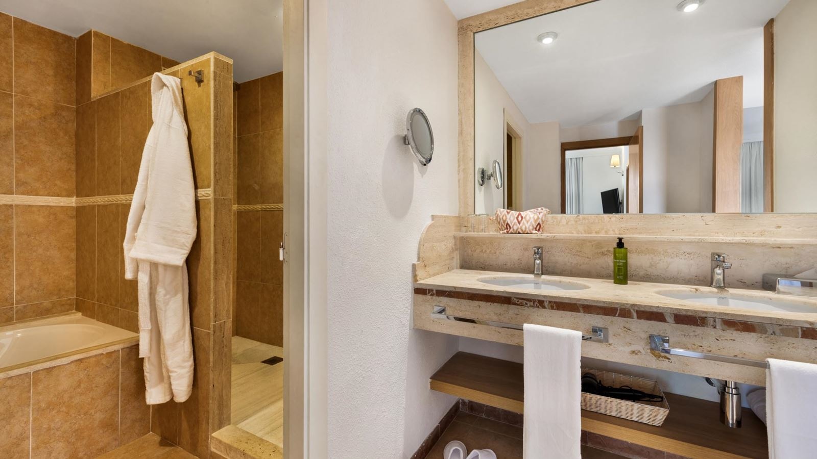 rooms-executive-suite-selection-club