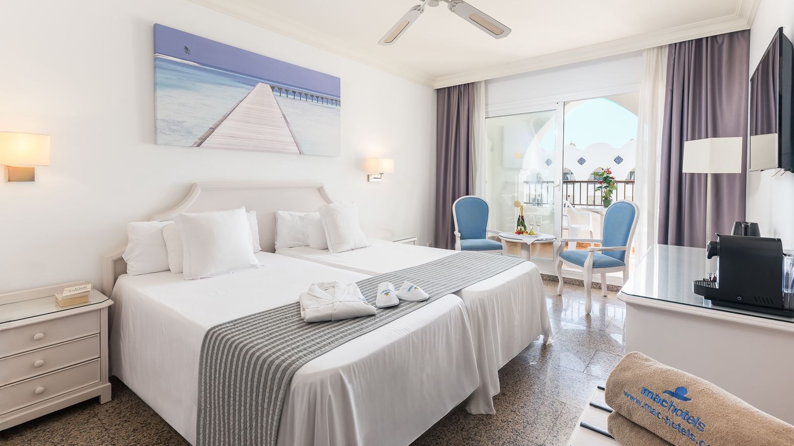 rooms-pl--premium-side-sea-view