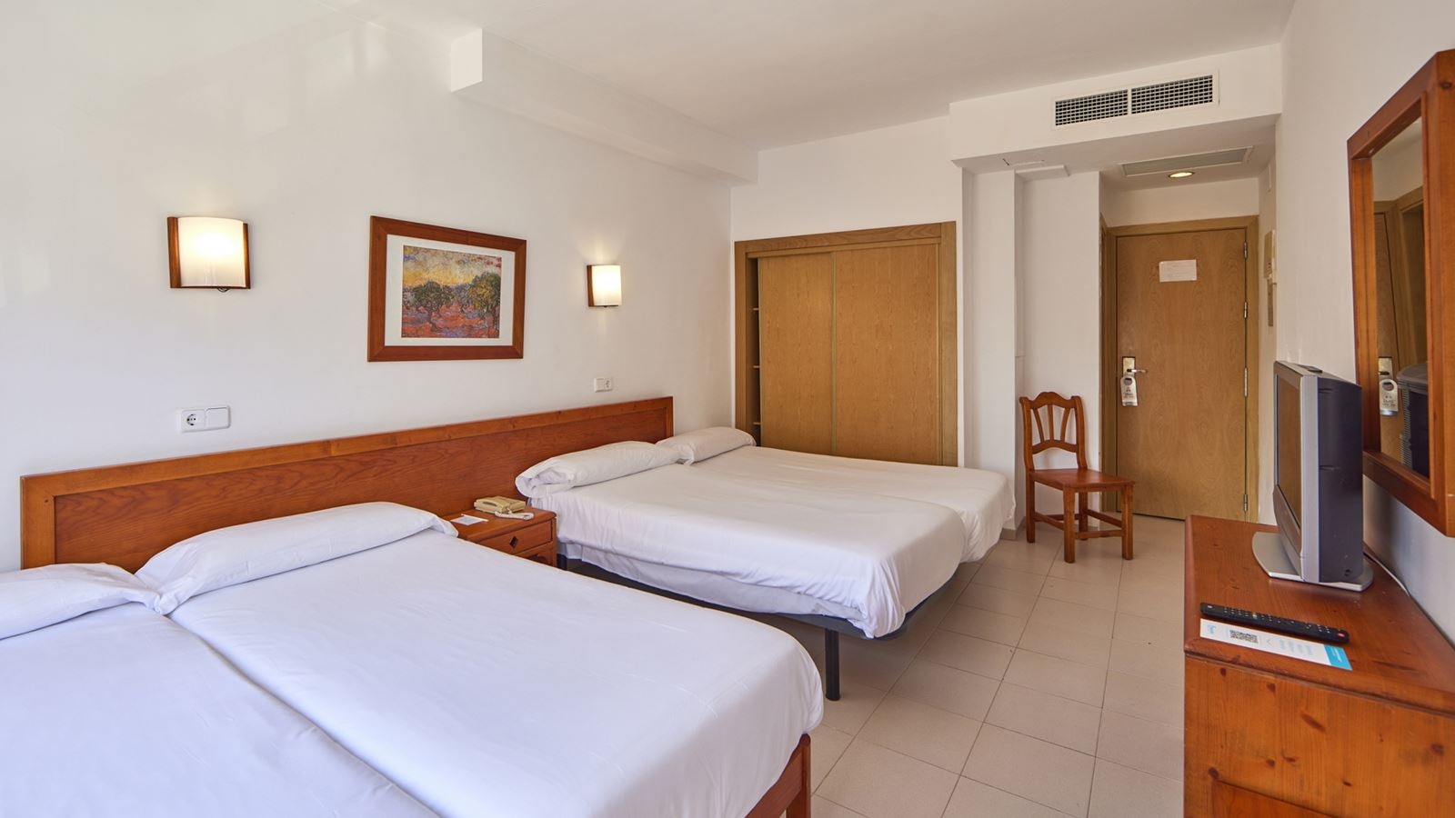 rooms-quadruple-standard-room