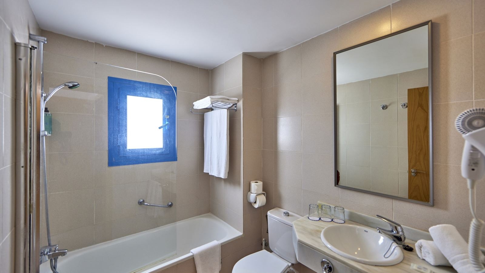 rooms-quadruple-standard-room