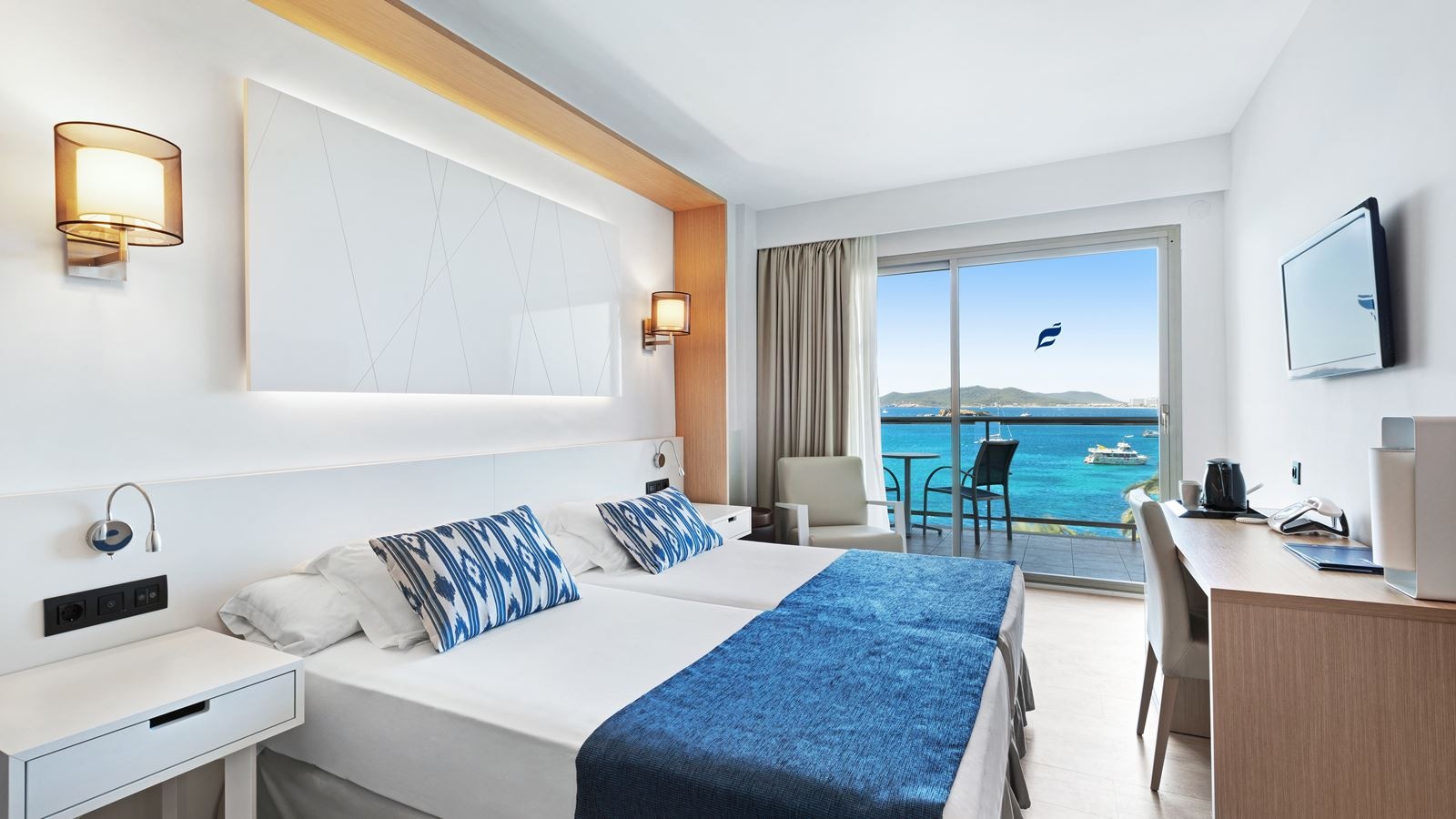 rooms-room-double-seaview-balcony-or-terrace