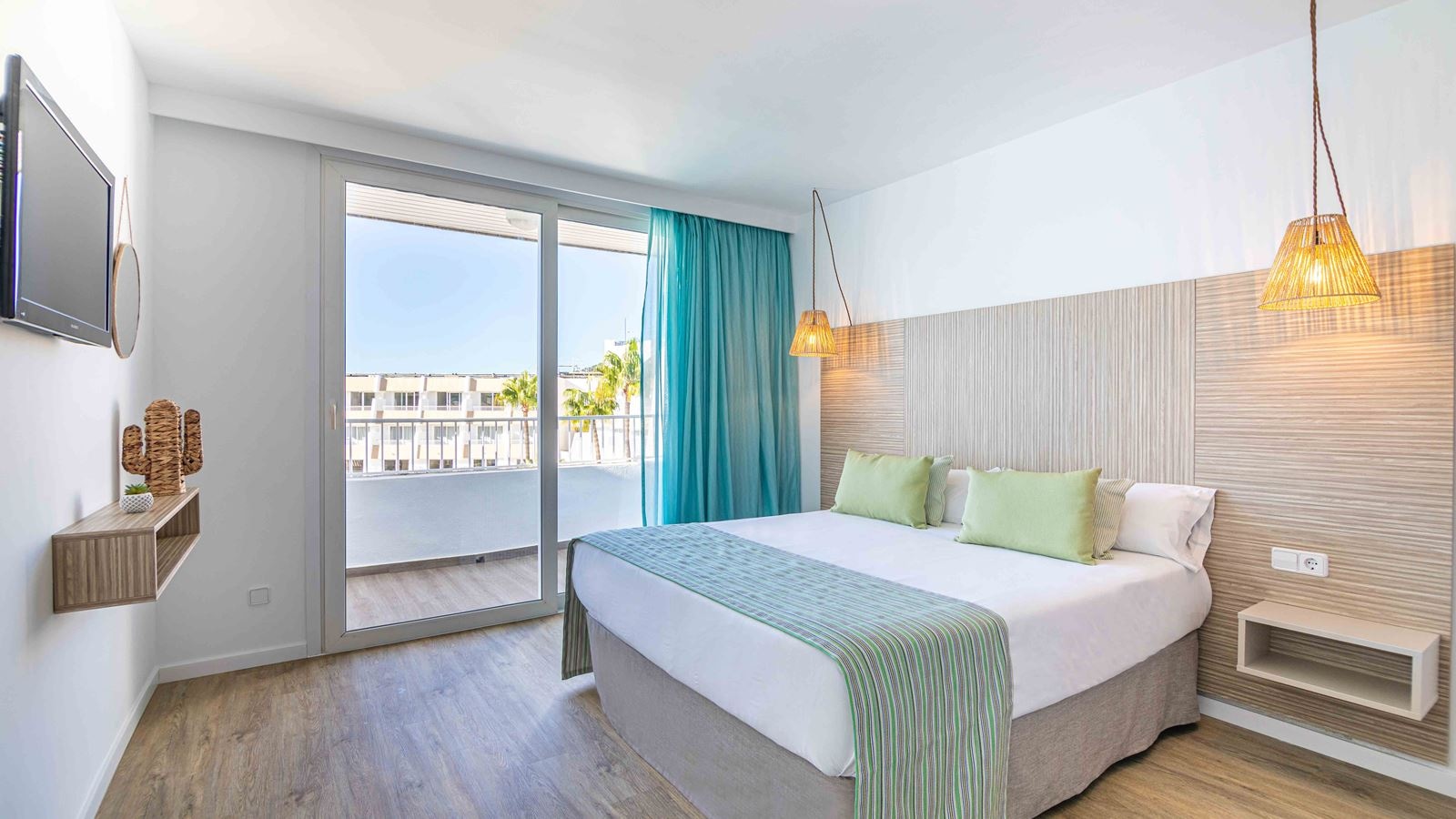 rooms-apartment-balcony-or-terrace