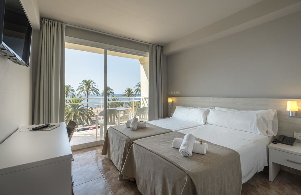 rooms-family-room-sea-view
