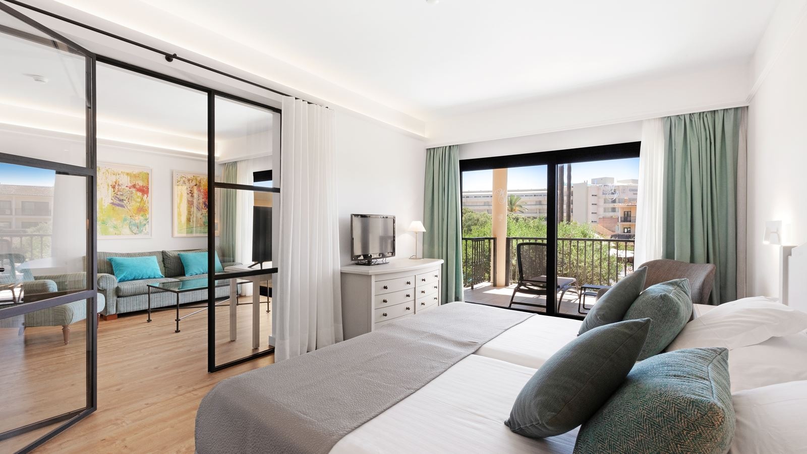 rooms-suite-balcony-or-terrace