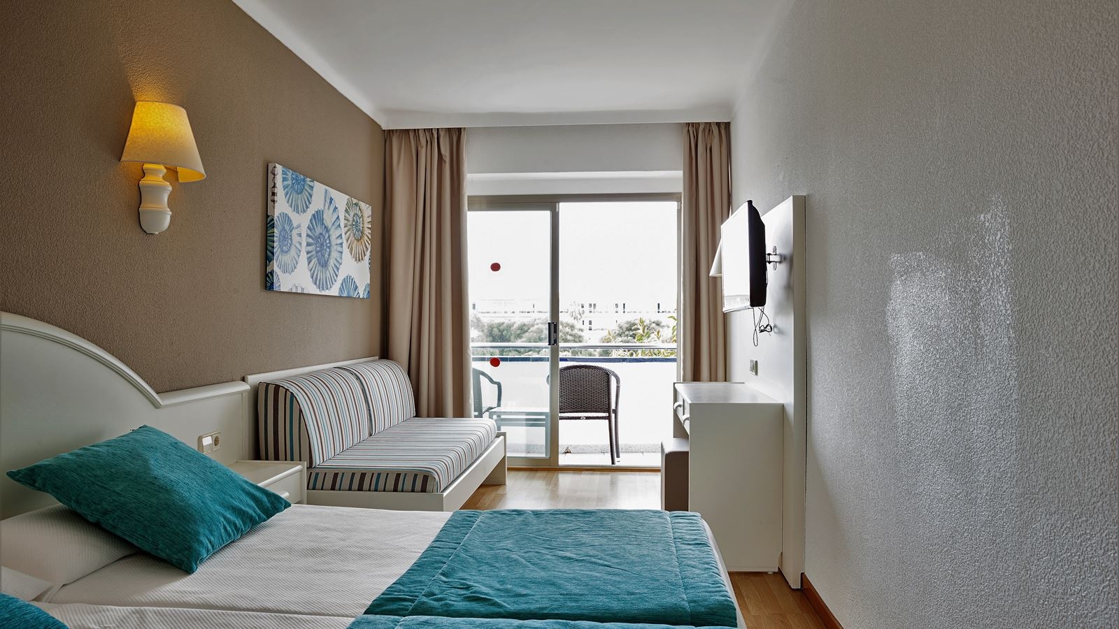 rooms-standard-room-1st-+-2nd-floor-mainbuilding-with-balcony