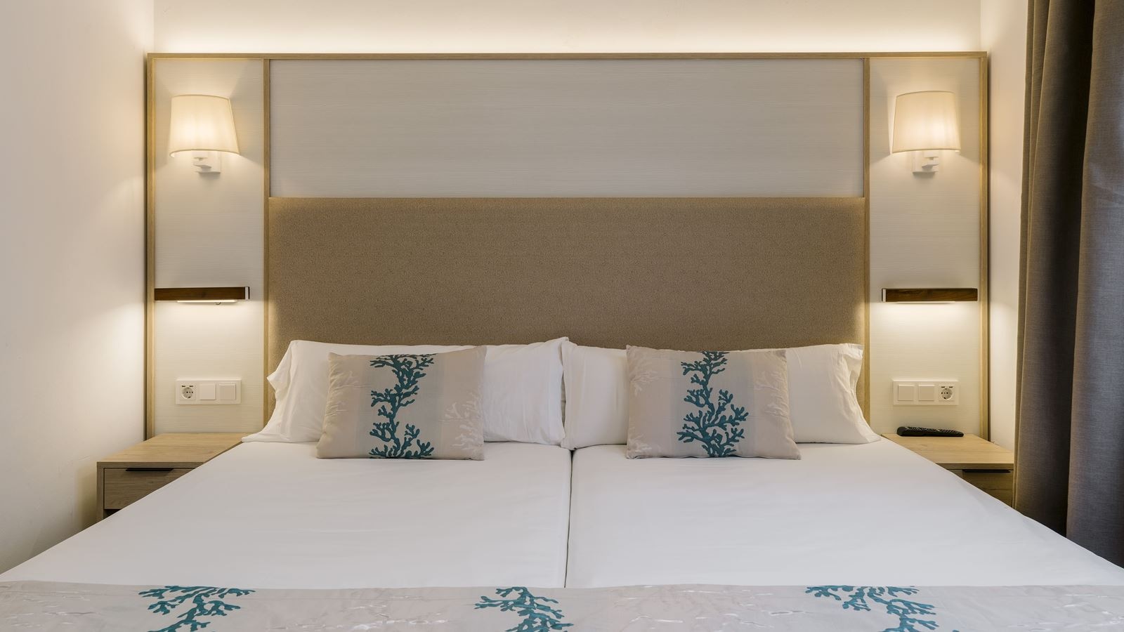 rooms-1-bedroom-suite-balcony-or-terrace