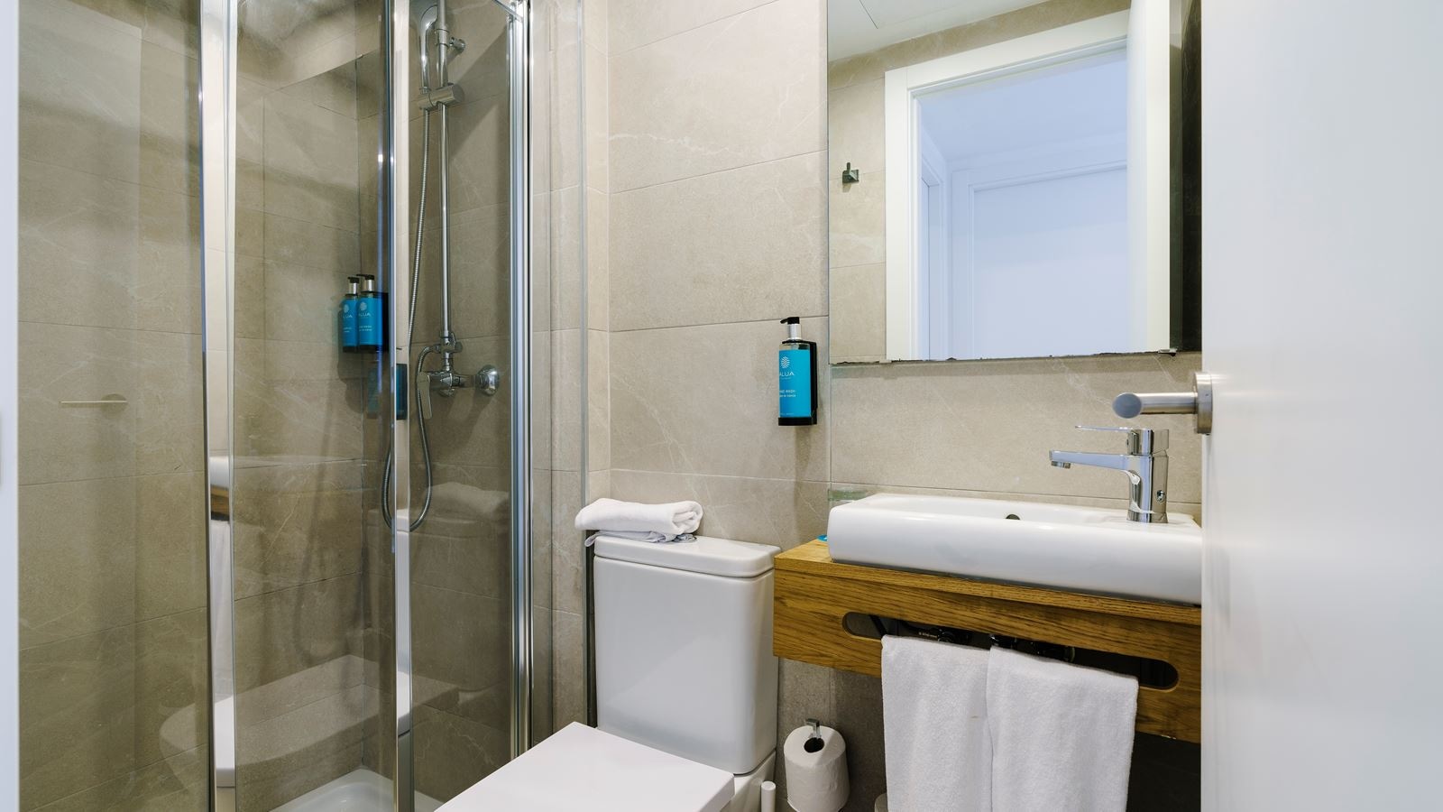 rooms-suite-2-bedrooms-balcony-or-terrace