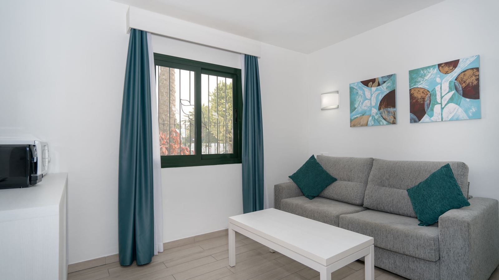 rooms-junior-suite-balcony-or-terrace