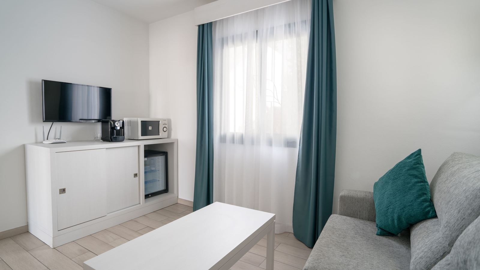 rooms-junior-suite-balcony-or-terrace