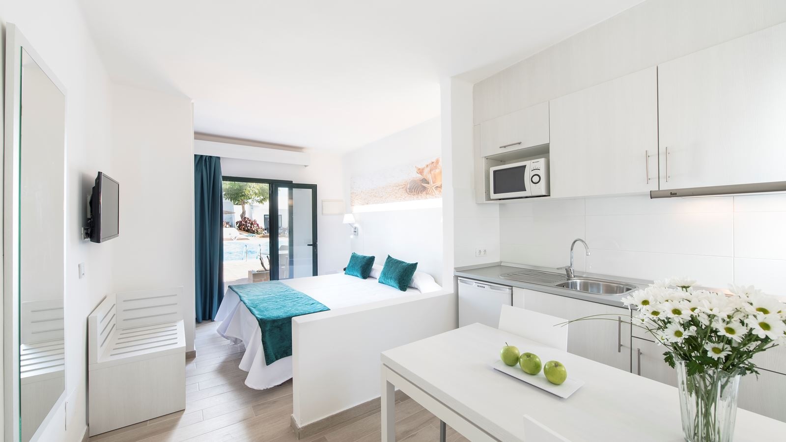 rooms-studio-superior-balcony-or-terrace